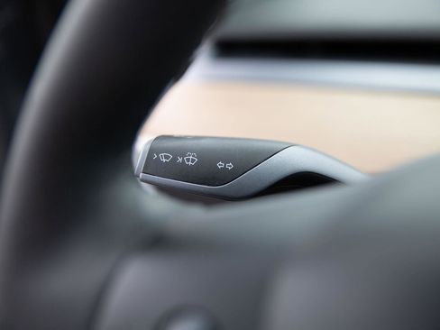 Used 2021 Tesla Model 3 Standard Range Plus image 12