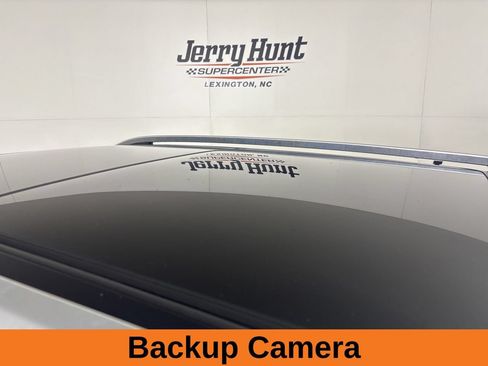 Used 2023 Volkswagen Taos SE w/ Panoramic Sunroof Package AWD/4WD image 10