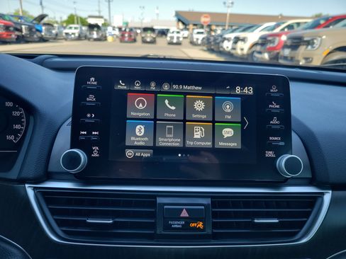 Used 2019 Honda Accord Touring image 18