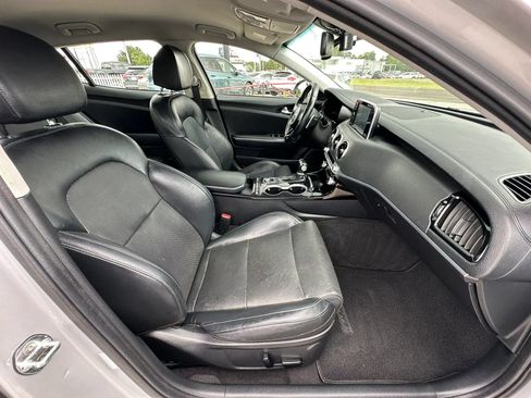 Used 2018 Kia Stinger RWD image 13