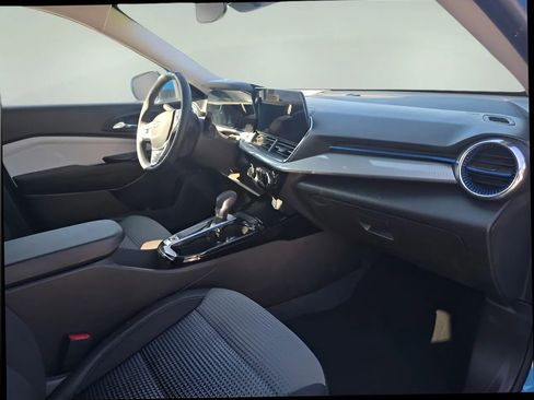 Used 2025 Chevrolet Trax LT w/ Driver Confidence Package image 21