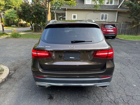 Used 2017 Mercedes-Benz GLC 300 4MATIC image 9