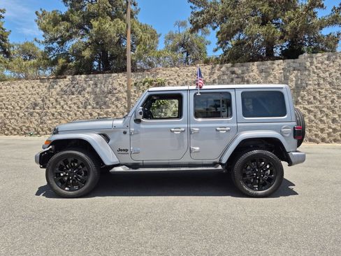 Used 2021 Jeep Wrangler Unlimited Sahara AWD/4WD image 2