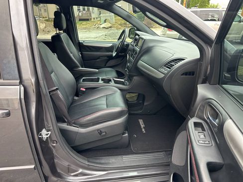 Used 2017 Dodge Grand Caravan GT FWD image 13
