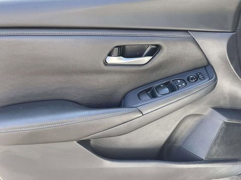 Used 2025 Nissan Sentra SV FWD image 13