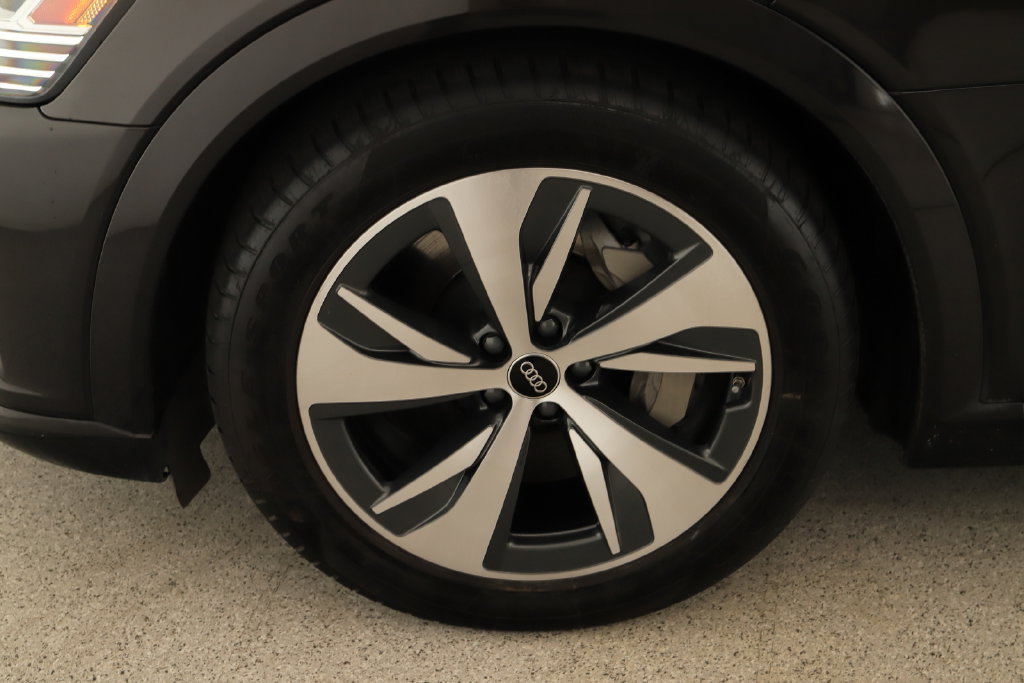 Certified 2024 Audi Q8 e-tron Premium AWD/4WD image 33