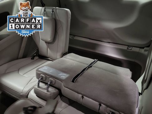 Used 2021 Chrysler Pacifica Touring-L FWD image 20