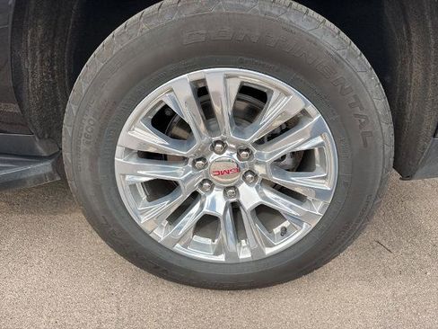 Used 2025 GMC Yukon XL Denali image 13