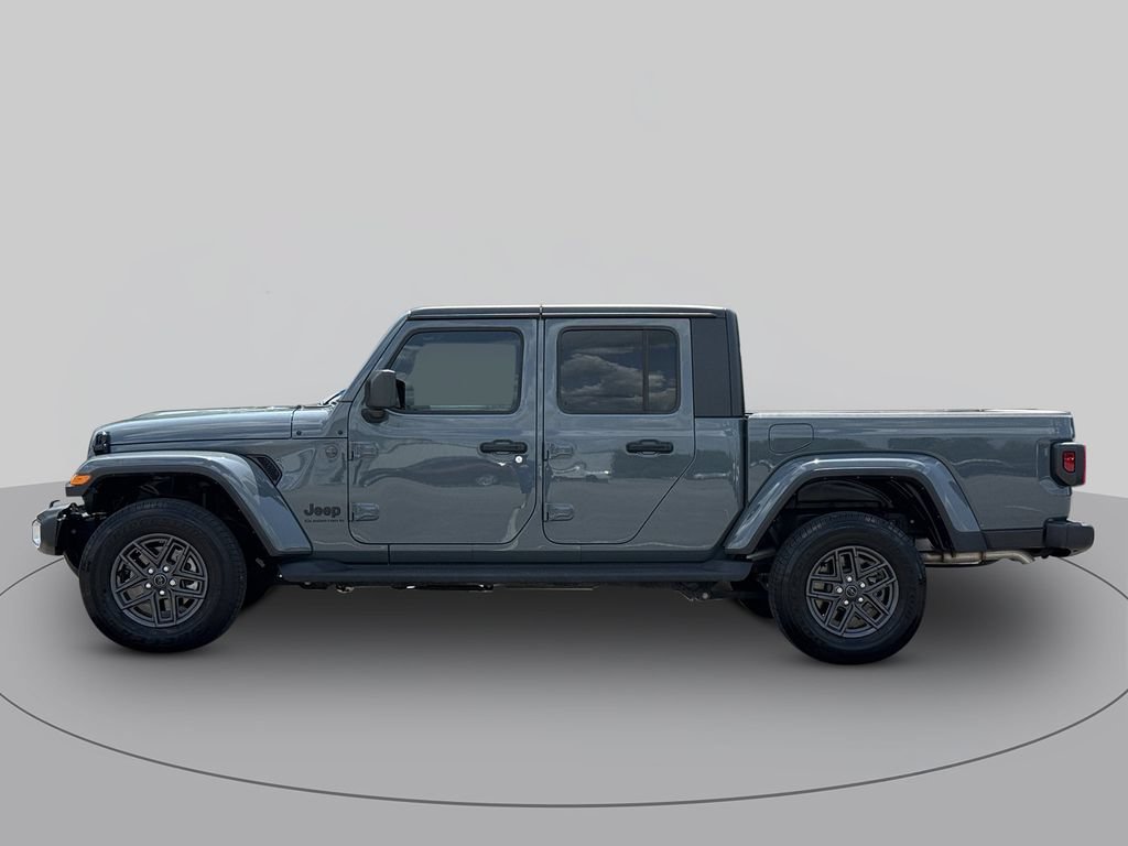 Used 2025 Jeep Gladiator Sport AWD/4WD image 6