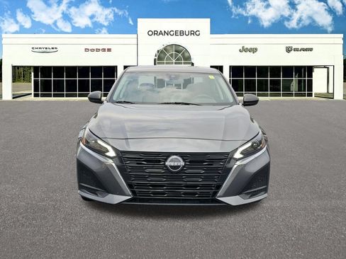Used 2025 Nissan Altima 2.5 SV FWD image 2