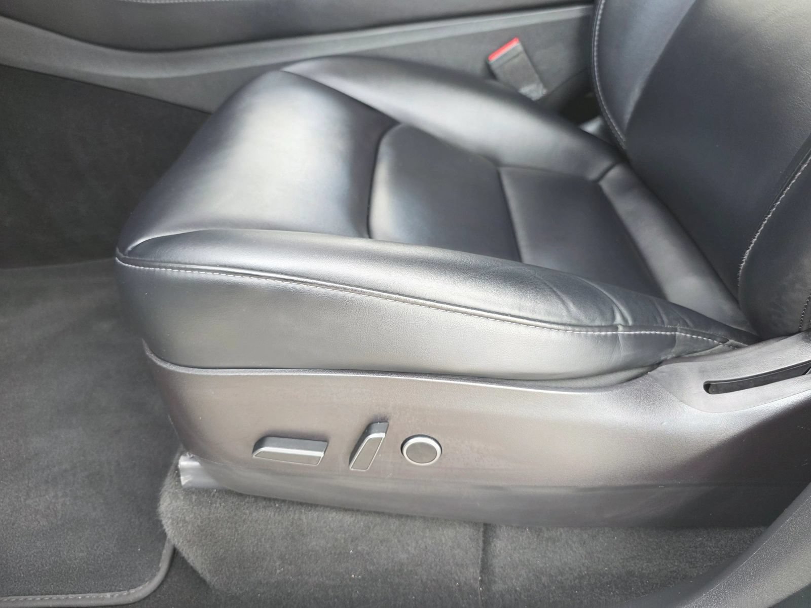 Used 2022 Tesla Model Y Long Range AWD/4WD image 19