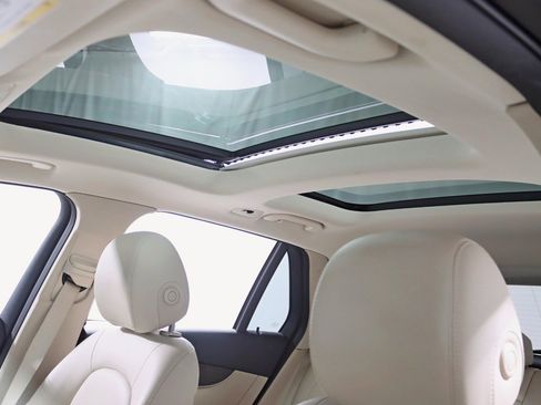 Used 2019 Mercedes-Benz GLC 300 4MATIC image 31