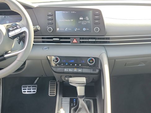 Used 2025 Hyundai Elantra Sport FWD image 20