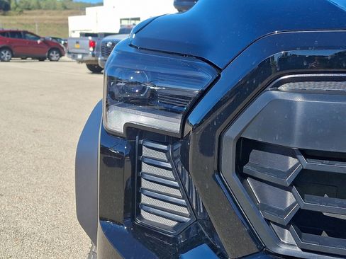 New 2025 Toyota Tacoma Trailhunter image 9