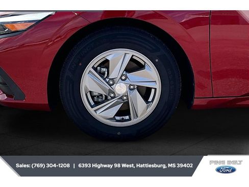 Used 2024 Hyundai Elantra SE FWD image 7