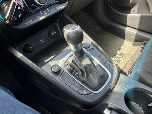 Used 2022 Hyundai Kona SEL FWD image 30