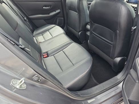 Used 2022 Nissan Sentra SR w/ SR Premium Package FWD image 12
