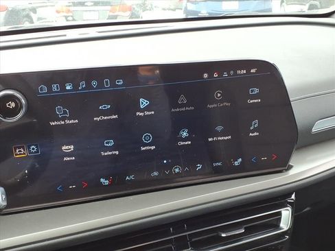 Used 2025 Chevrolet Traverse LT w/ Driver Confidence Package image 28