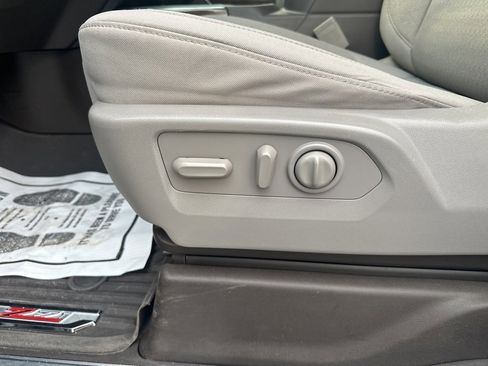 Used 2021 Chevrolet Silverado 2500 LT w/ Convenience Package image 13