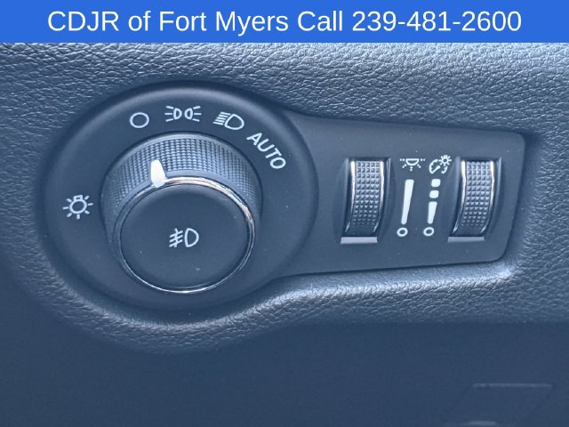 New 2026 Chrysler Pacifica Select FWD image 17