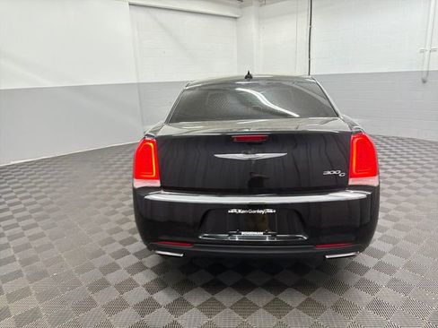 Used 2016 Chrysler 300 C RWD image 13