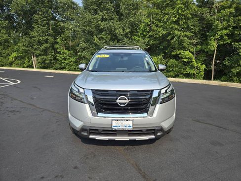 Used 2025 Nissan Pathfinder Platinum AWD/4WD image 7