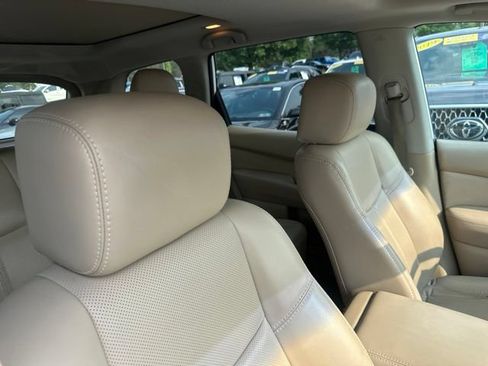 Used 2016 Nissan Pathfinder Platinum w/ Family Entertainment Package AWD/4WD image 19