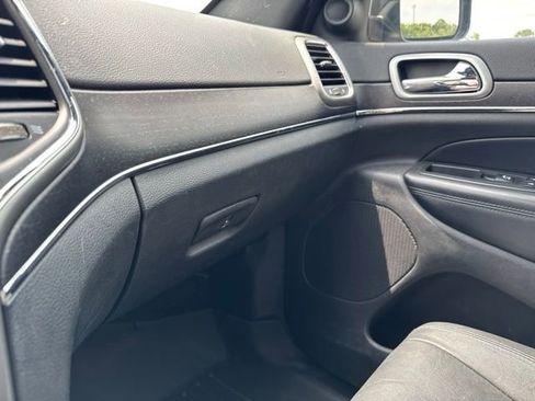 Used 2018 Jeep Grand Cherokee Limited AWD/4WD image 34
