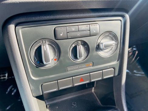 Used 2012 Volkswagen Beetle 2.0T image 27