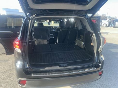 Used 2017 Toyota Highlander XLE image 40