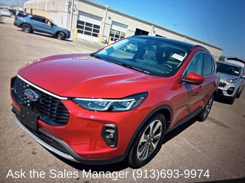 Used 2024 Ford Escape Platinum image 1