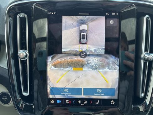 Certified 2025 Volvo XC40 B5 Ultra w/ Protection Package Premier image 24