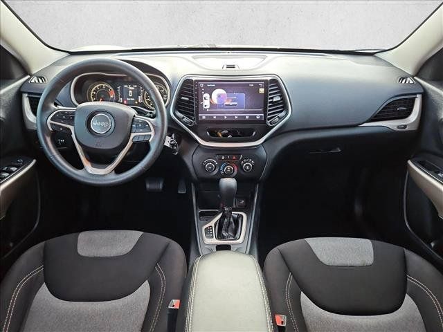 Used 2018 Jeep Cherokee Latitude FWD image 18
