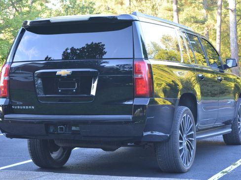 Used 2017 Chevrolet Suburban LT image 5