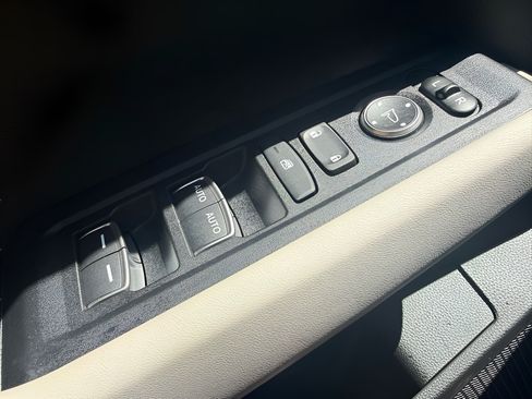 Used 2025 Honda Accord LX image 24