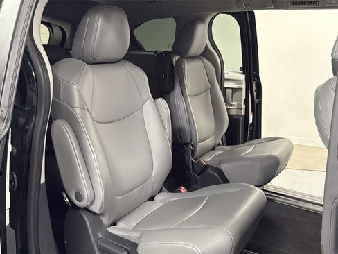 Used 2024 Toyota Sienna XLE image 18