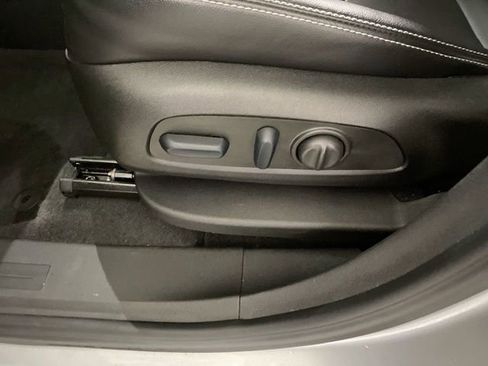 Used 2023 GMC Terrain SLT image 25