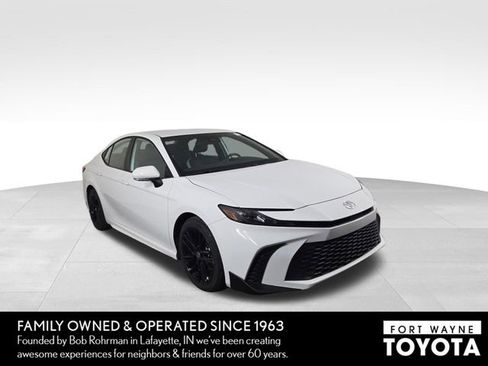 Used 2025 Toyota Camry SE FWD image 4