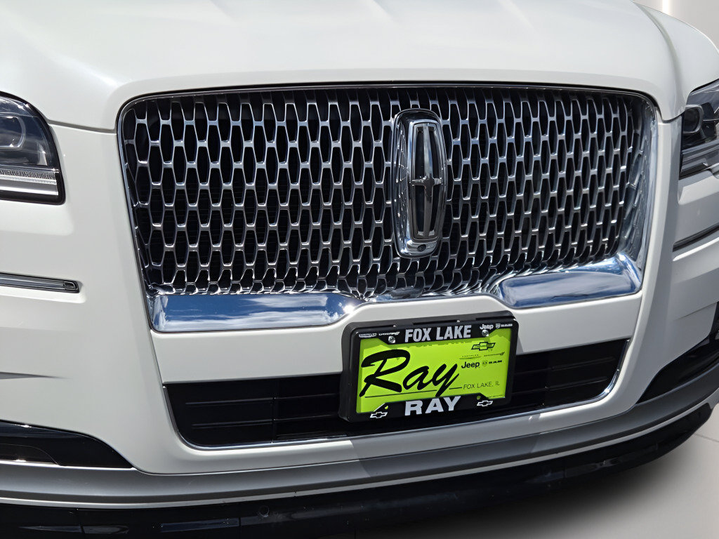 Used 2024 Lincoln Navigator Reserve AWD/4WD image 4