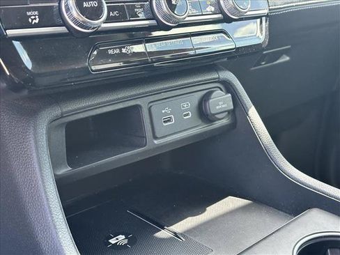 Certified 2023 Honda Pilot Touring image 29