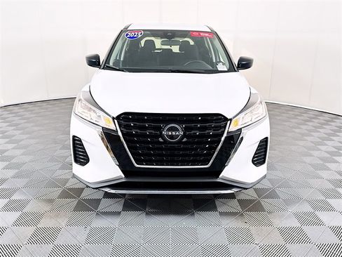 Certified 2025 Nissan Kicks Play S image 2