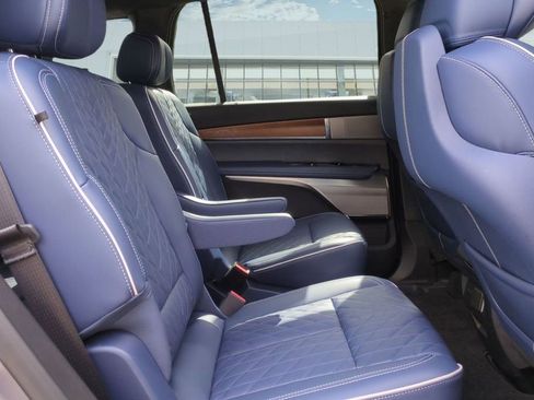 Used 2026 Cadillac Vistiq Premium Luxury image 15