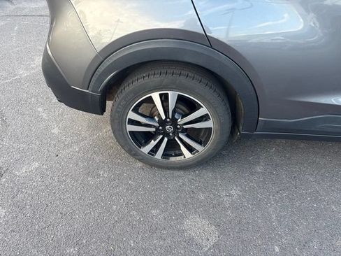 Used 2019 Nissan Kicks SV FWD image 12