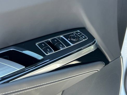 New 2026 Cadillac Escalade ESV Platinum Luxury AWD/4WD image 6