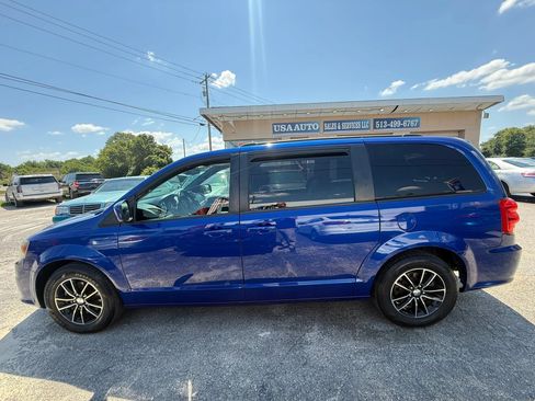 Used 2019 Dodge Grand Caravan GT FWD image 3