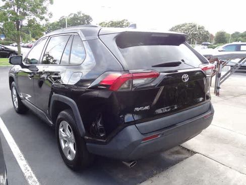 Used 2021 Toyota RAV4 XLE w/ Convenience Package FWD image 6