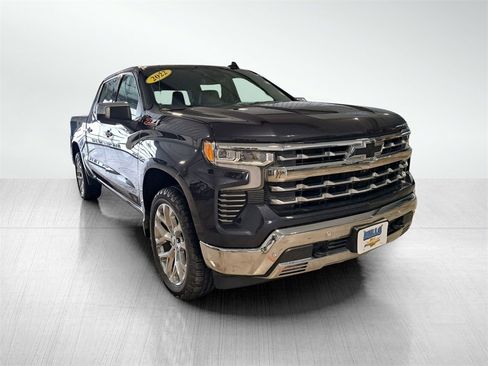 Used 2022 Chevrolet Silverado 1500 LTZ w/ LTZ Premium Package image 3