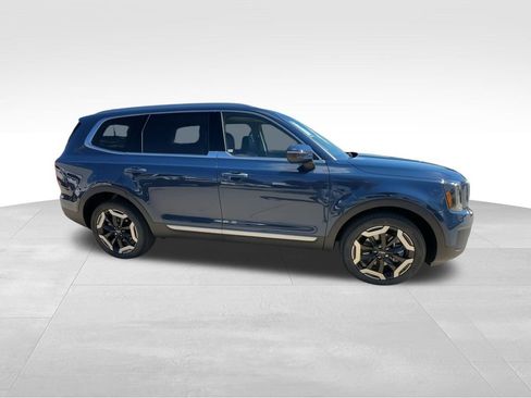 New 2025 Kia Telluride S image 10