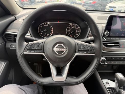Used 2024 Nissan Altima 2.5 SV FWD image 21