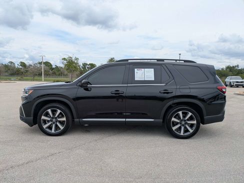 Used 2025 Honda Pilot Touring image 8